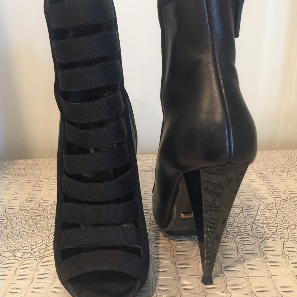 Heels - Picture 3 of 3